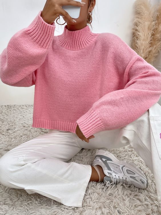 casual pink sweater with denim outfit date look
